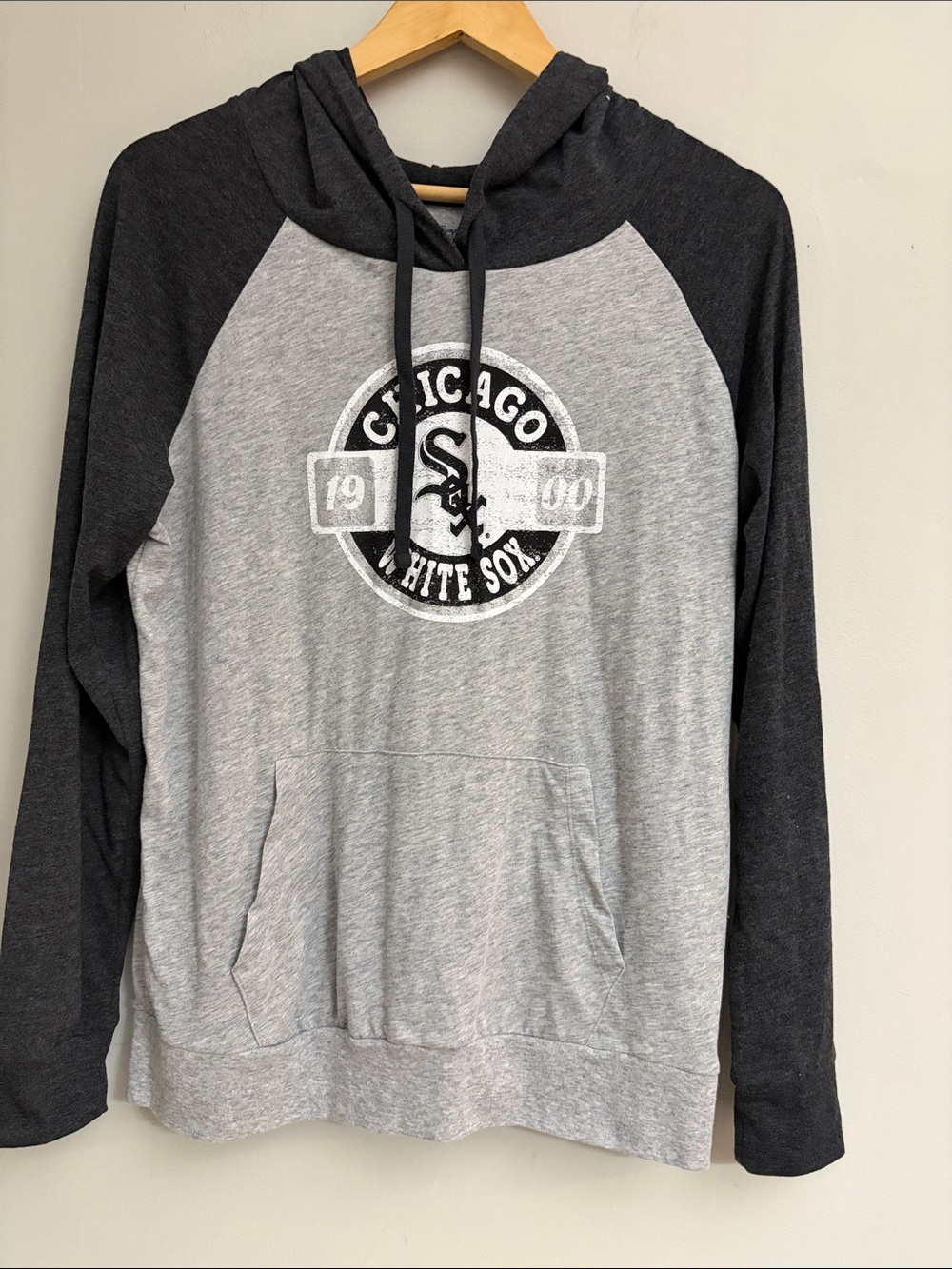 Chicago White Sox Women’s Raglan Hooded Pullover - Grey/Charcoal size L